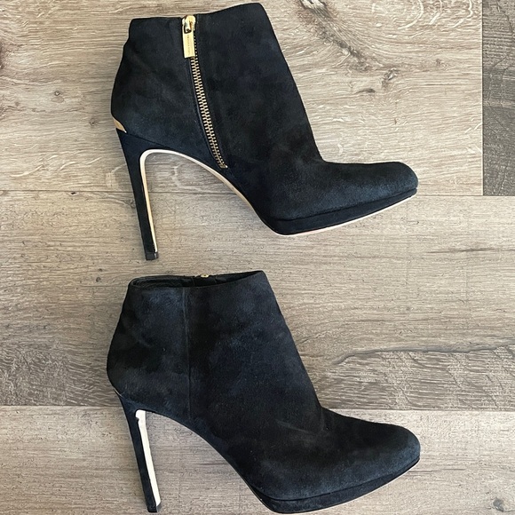 Micheal Kors Velvet Black Ankled High Heels Boots Size 8 1/2M - Picture 8 of 17